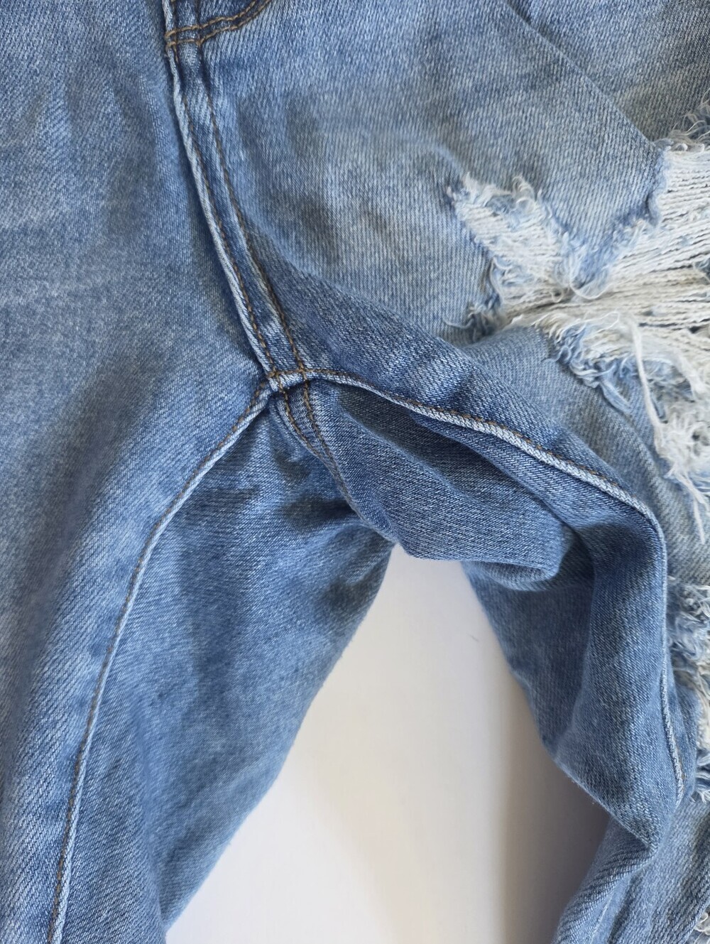 Judy Blue Jeans Womens 20W Distressed ripped Boyfriend Fit Stretch JB82170LT - Picture 3 of 10